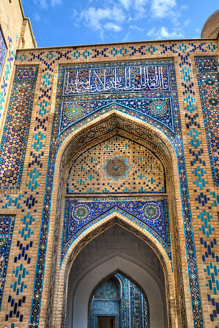Archway into Upper Complex, Shah-I-Zinda, UNESCO World Heritage Site, Samarkand, Uzbekistan, Central Asia, Asia