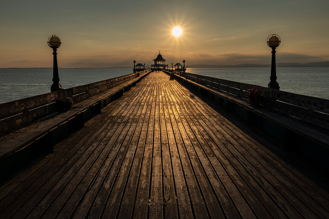 Sonnenuntergang über Clevedon Pier, Somerset, England, Vereinigtes Königreich, Europa
