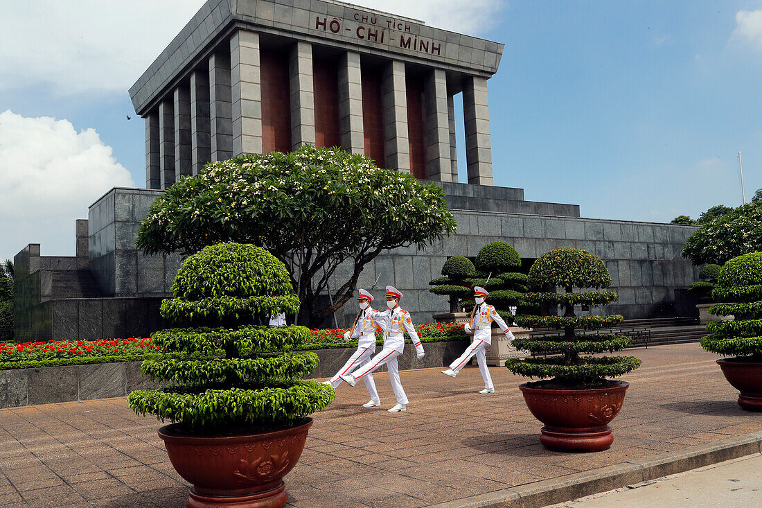 Ho Chi Minh Mausoleum changing of the guards, Hanoi, Vietnam, Indochina, Southeast Asia, AsiaVietnam.