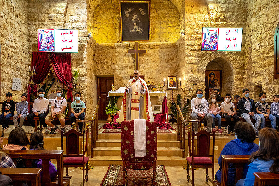 Gründonnerstagsfeier in der Maronitischen Kirche Unserer Lieben Frau, Bdadoun, Libanon, Naher Osten