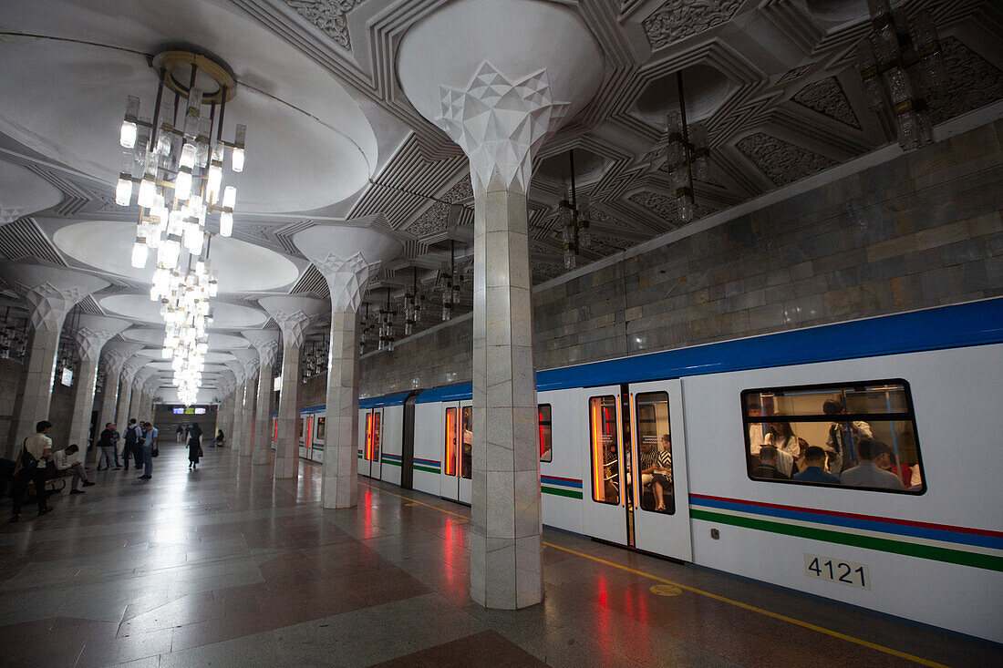 Mustakillik Station, Tashkent Metro, Tashkent, Uzbekistan, Central Asia, Asia