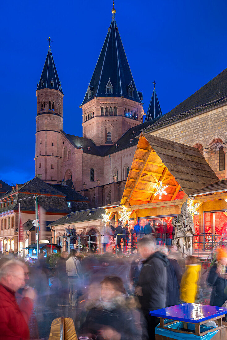 View of Christmas Market and Cathedral in Domplatz, Mainz, Rhineland-Palatinate, Germany, Europe