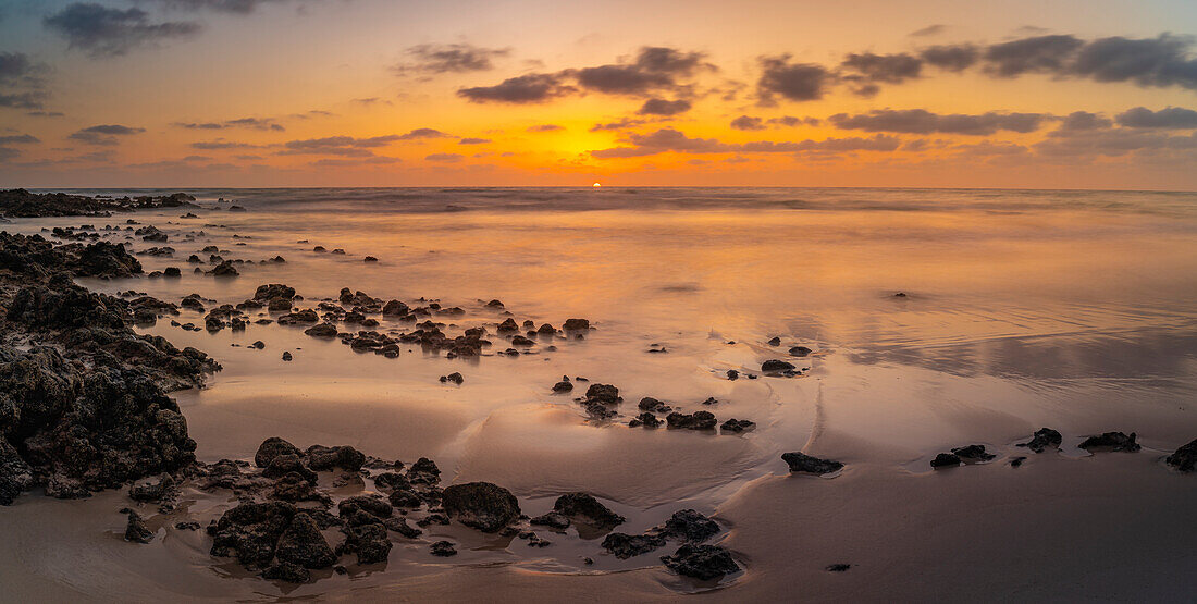 View of beach and the Atlantic Ocean at sunrise, Corralejo Natural Park, Fuerteventura, Canary Islands, Spain, Atlantic, Europe