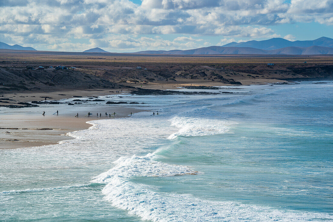 Blick auf die Küste und den Atlantischen Ozean an einem sonnigen Tag, El Cotillo, Fuerteventura, Kanarische Inseln, Spanien, Atlantik, Europa