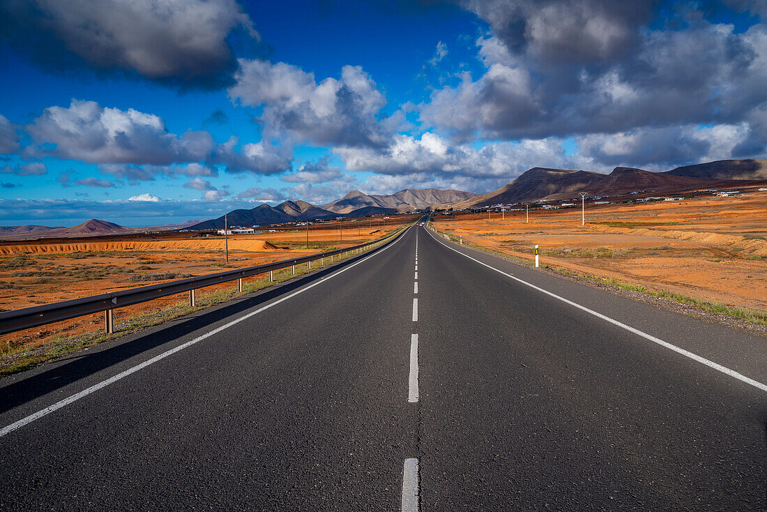 Blick auf Straße und Landschaft bei Antigua, Antigua, Fuerteventura, Kanarische Inseln, Spanien, Atlantik, Europa