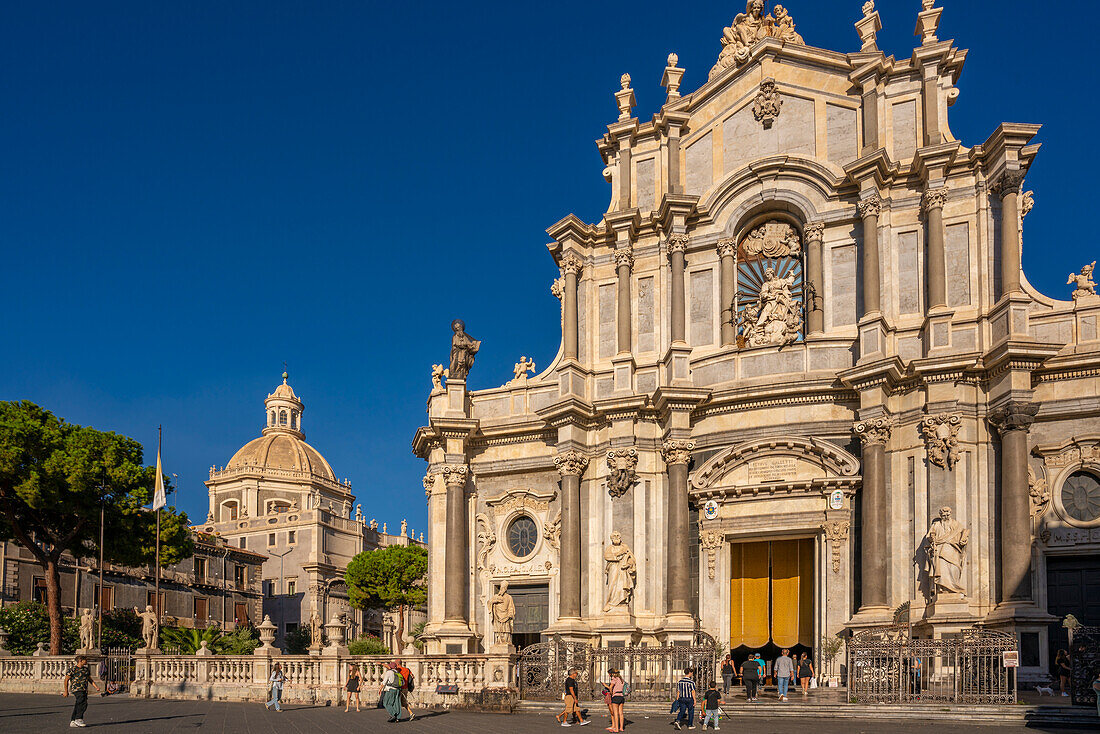 View of Duomo di Sant'Agata and Chiesa della Badia di Sant'Agata, Piazza Duomo, Catania, Sicily, Italy, Mediterranean, Europe