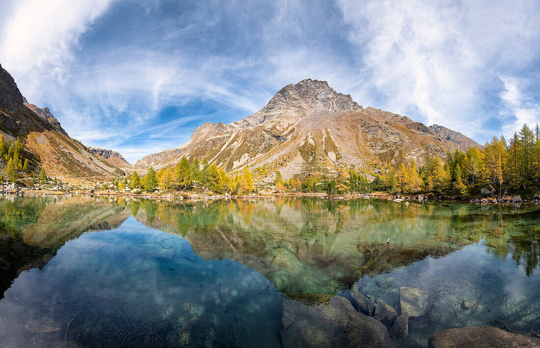 Acque Sparse See in der Herbstzeit, Eita, Val Grosina, Valtellina, Provinz Sondrio, Lombardei, Italien, Europa