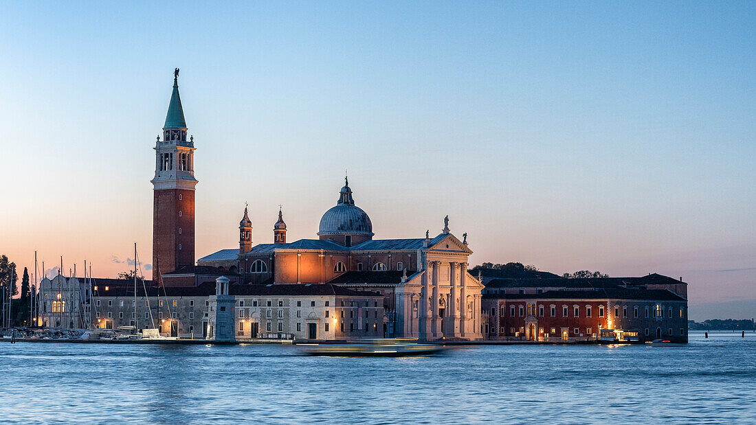 Die St. Georgs-Kirche bei Sonnenaufgang, Venedig, Venetien, Italien, Europa