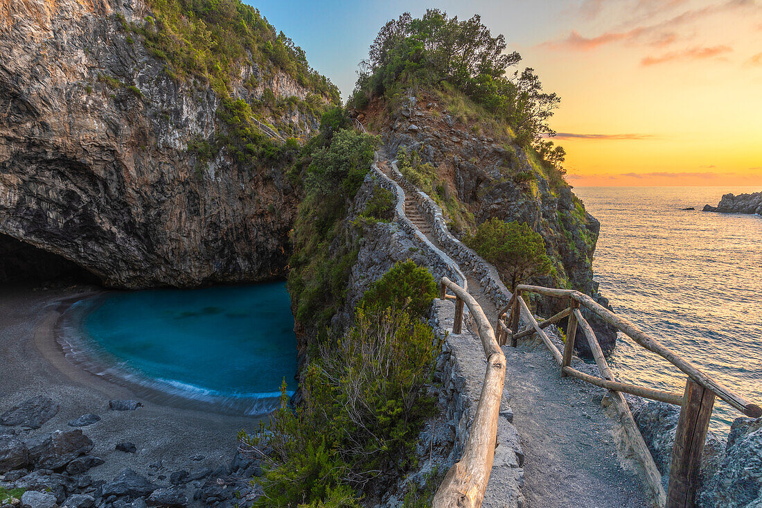 San Nicola Arcella, Riviera dei Cedri, Provinz Cosenza, Kalabrien, Italien, Europa. Der Strand von Arcomagno