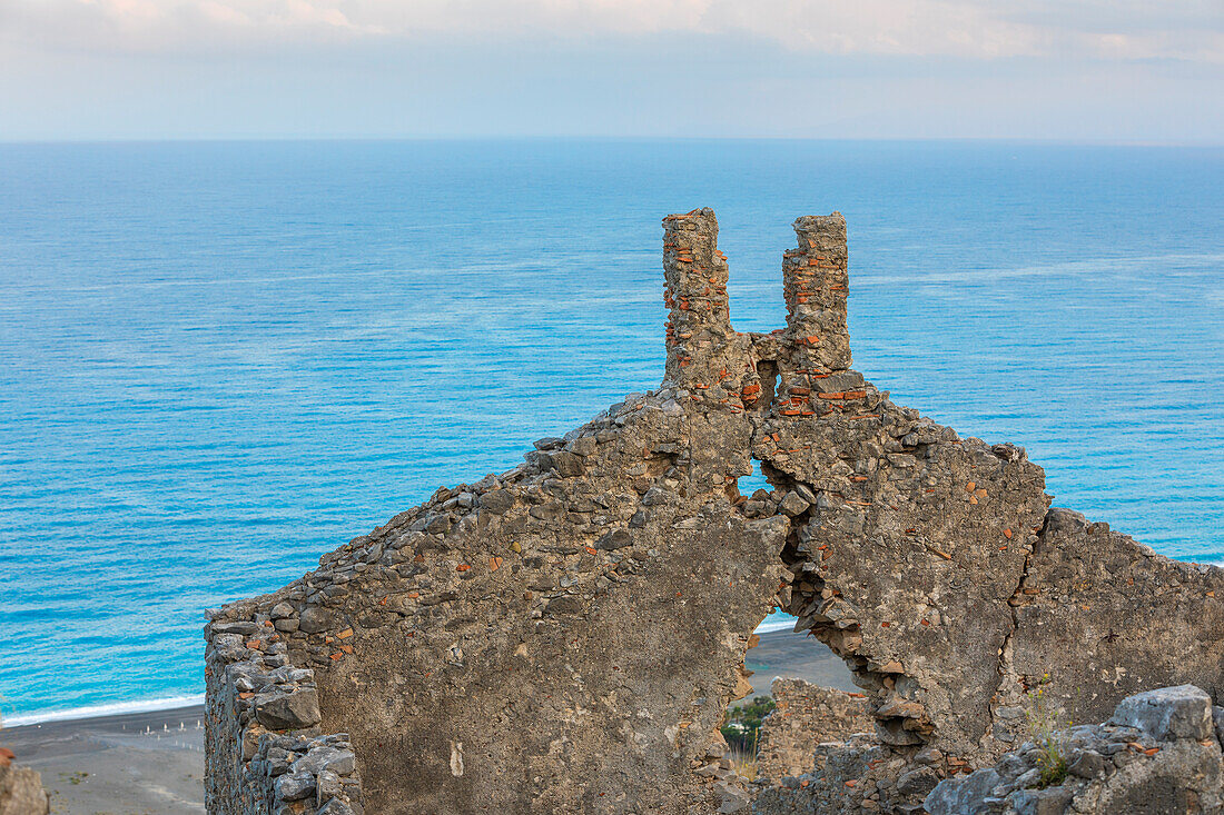 Das typische mittelalterliche Dorf Cirella, Diamante, Provinz Cosenza, Italien, Europa