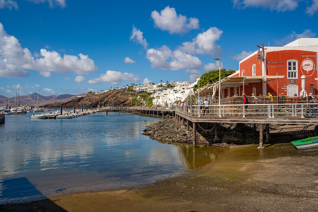 Blick vom Restaurant auf den Hafen, Puerto del Carmen, Lanzarote, Las Palmas, Kanarische Inseln, Spanien, Atlantik, Europa