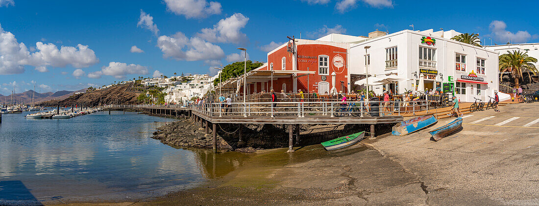 Blick auf das Restaurant mit Blick auf den Hafen, Puerto del Carmen, Lanzarote, Las Palmas, Kanarische Inseln, Spanien, Atlantik, Europa