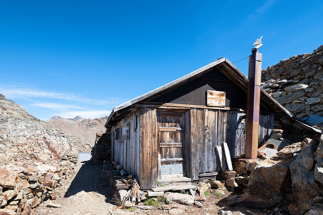 The little bivouac Battaglione Monte Ortles at Piz Vallumbrina, Gavia Valley, Valtellina, Sondrio Province, Lombardy, Italy, Europe