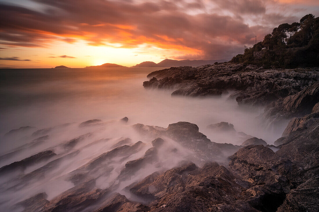 Epic winter sunset along the cliffs of Tellaro, UNESCO World Heritage Site, municipality of Lerici, La Spezia province, Liguria district, Italy, Europe