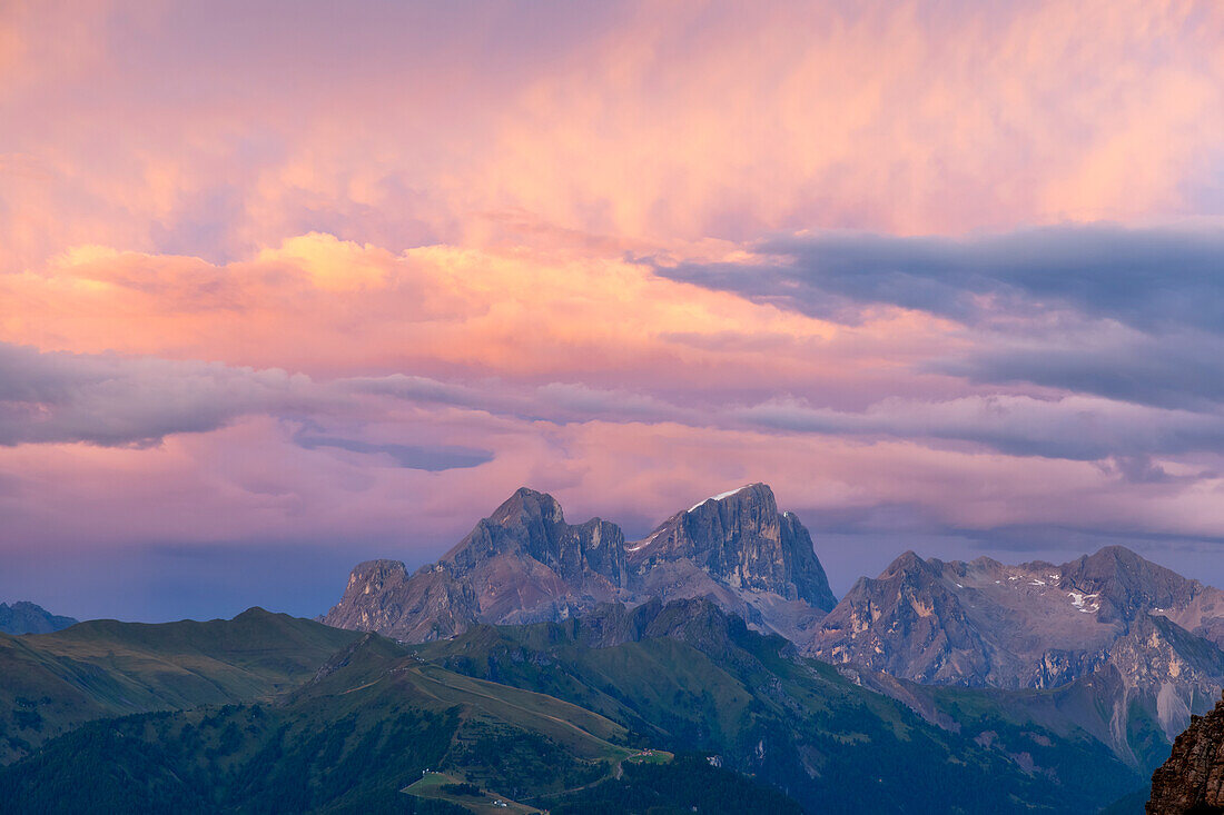 Sonnenuntergang auf der Marmolada von der Roda di Vael Hütte aus, Dolomiten, Rosengartengruppe, Fassatal, Provinz Trient, Trentino-Südtirol, Italien