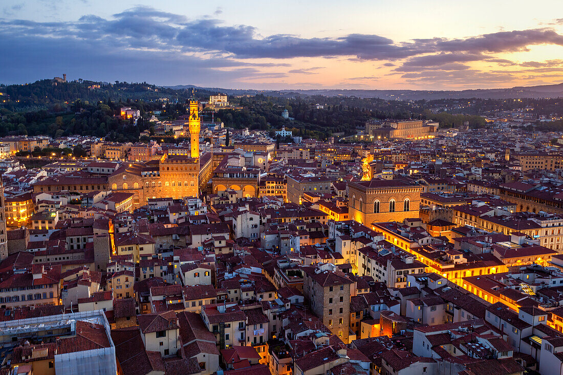 Palazzo Vecchio und die Altstadt von Florenz von Brunelleschis Kuppel aus gesehen, Florenz, Toskana, Italien