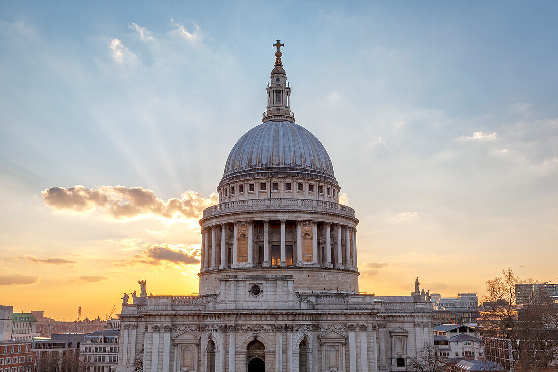 St. Paul’s Cathedral from the terrace of One New Change center, London, Great Britain, UK