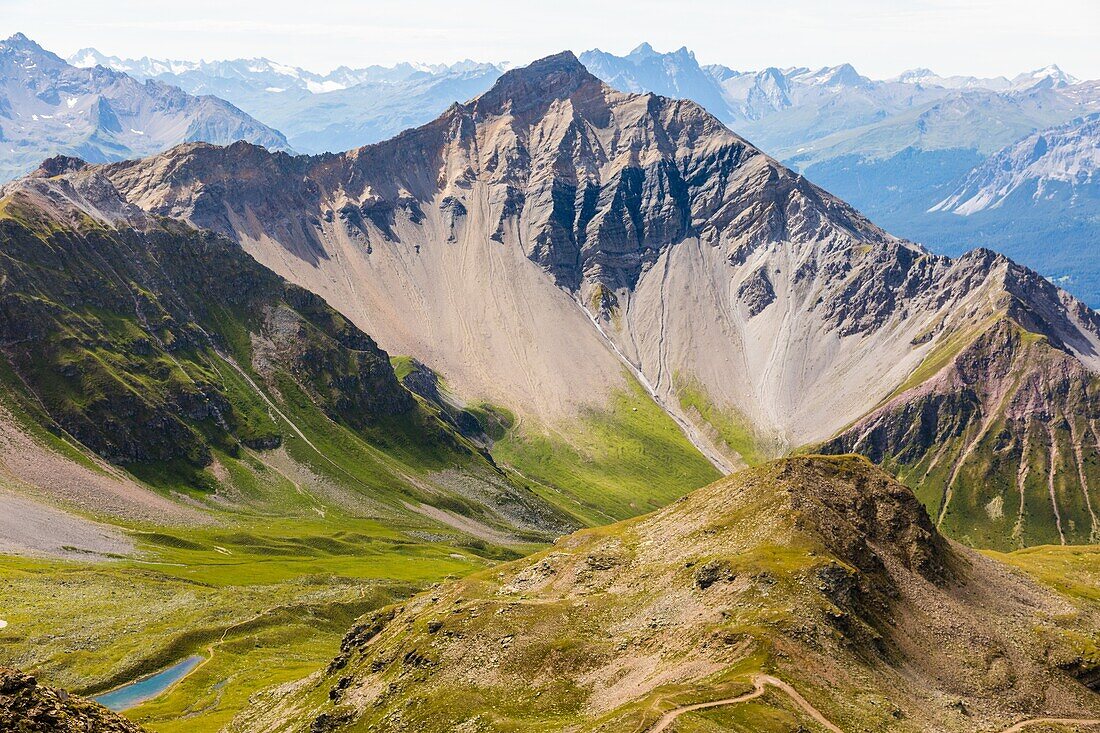 Blick auf das lenzerhorn und die schweizer alpen vom gipfel des parpaner rothorns, alpenort lenzerheide, schweizer alpen, kanton graubünden, schweiz