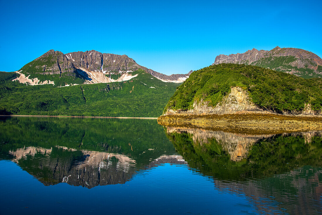 Geografischer Hafen Perfekte Bergspiegelung im Denali National Park, Alaska