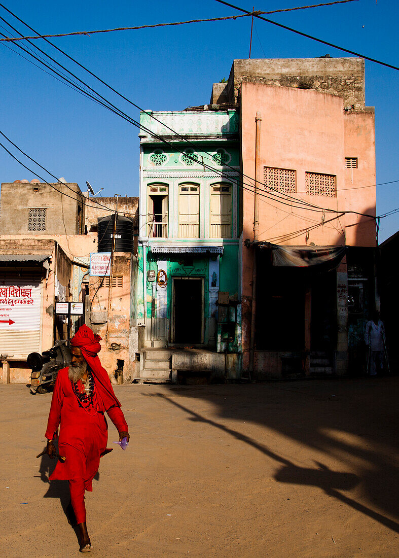 Mann auf der Straße in Pushkar