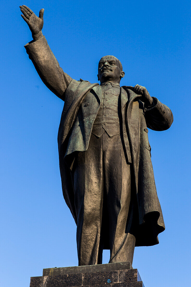 Kommunistische Bronzeskulptur von Lenin in Irkutsk
