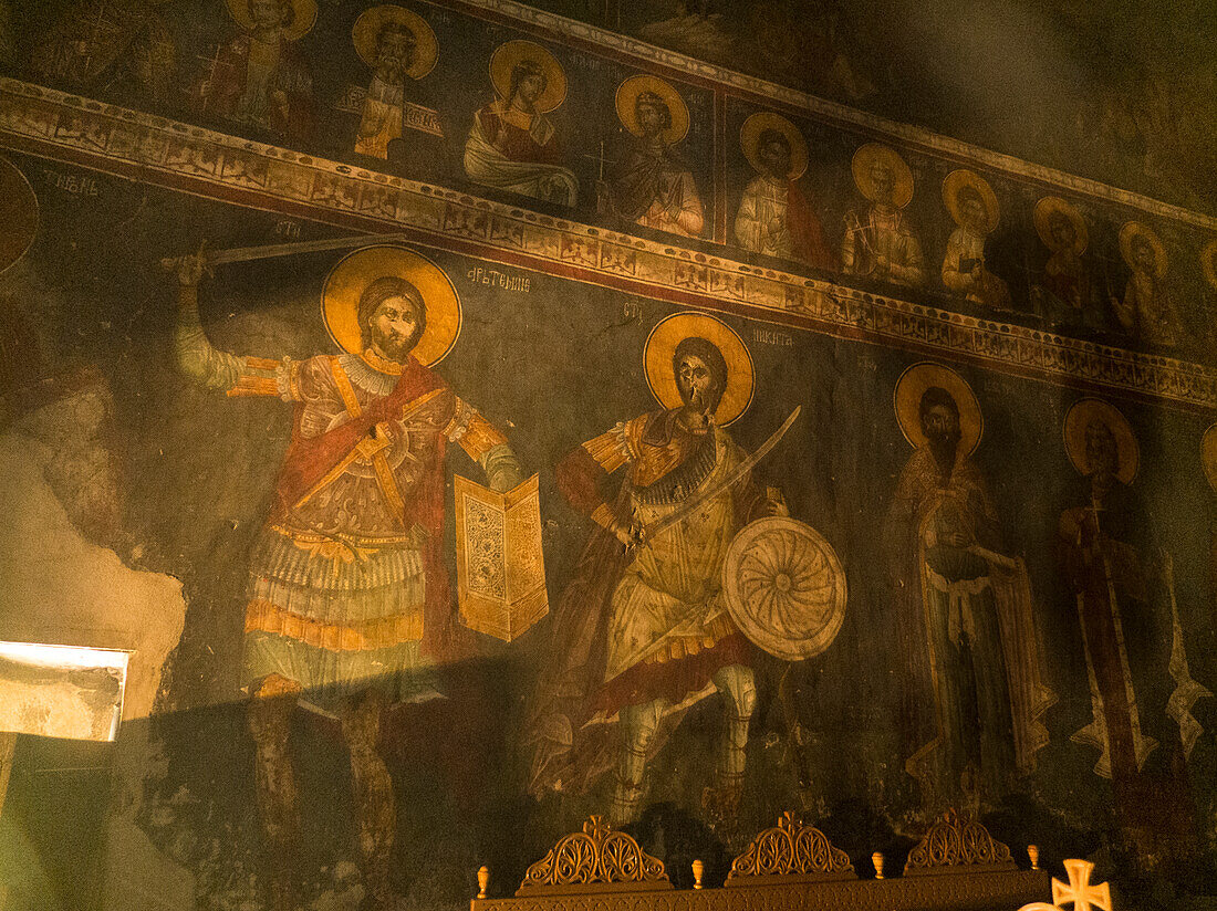 Das Innere des orthodoxen Klosters Gracanica