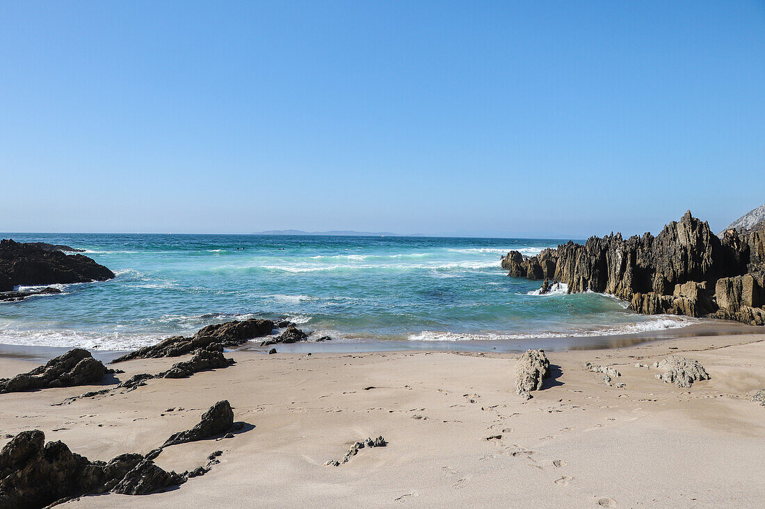 Paradiesischer leerer Strand in Cabo Home, Galicien, Spanien