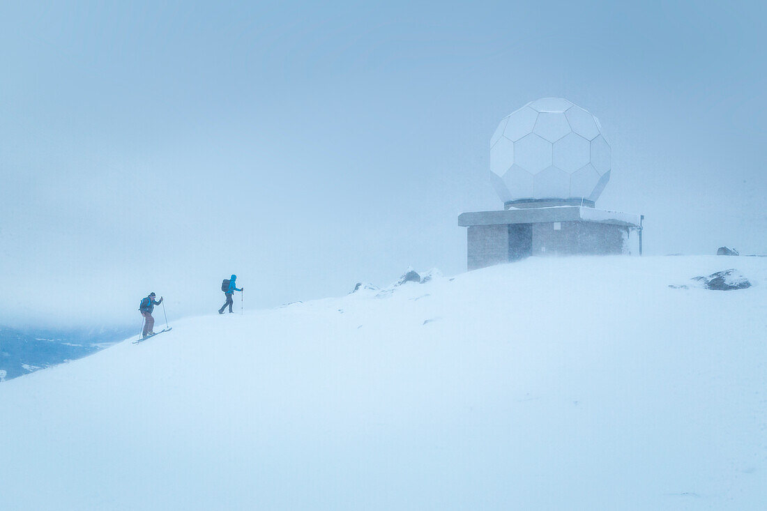 Two mountaineeers on the way to the Patscherkofel weather station, Patscherkofel mountain, Tux Alps, Tyrol, Austria, Europe