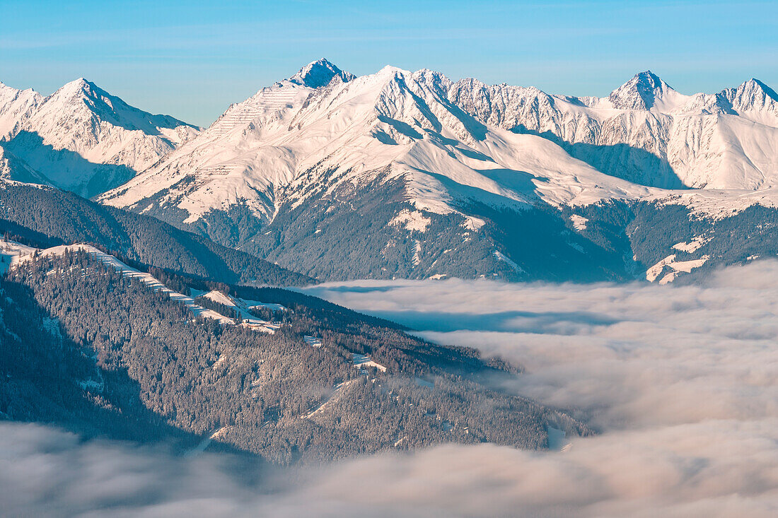 Nebel im Inntal mit dem Rosskogel im Hintergrund, Innsbruck Land, Tirol, Österreich, Europa