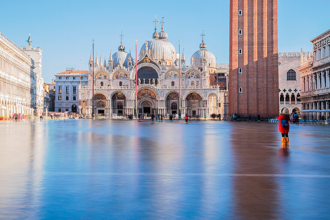 Das Phänomen des Acqua Alta am Markusplatz, Venedig, Provinz Venedig, Region Venetien, Italien, Europa
