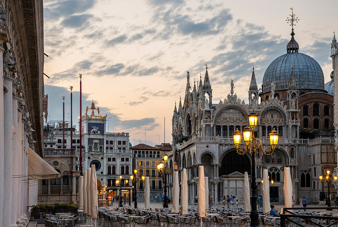 Italy, Veneto, Venice, St Mark's Basilica at dusk