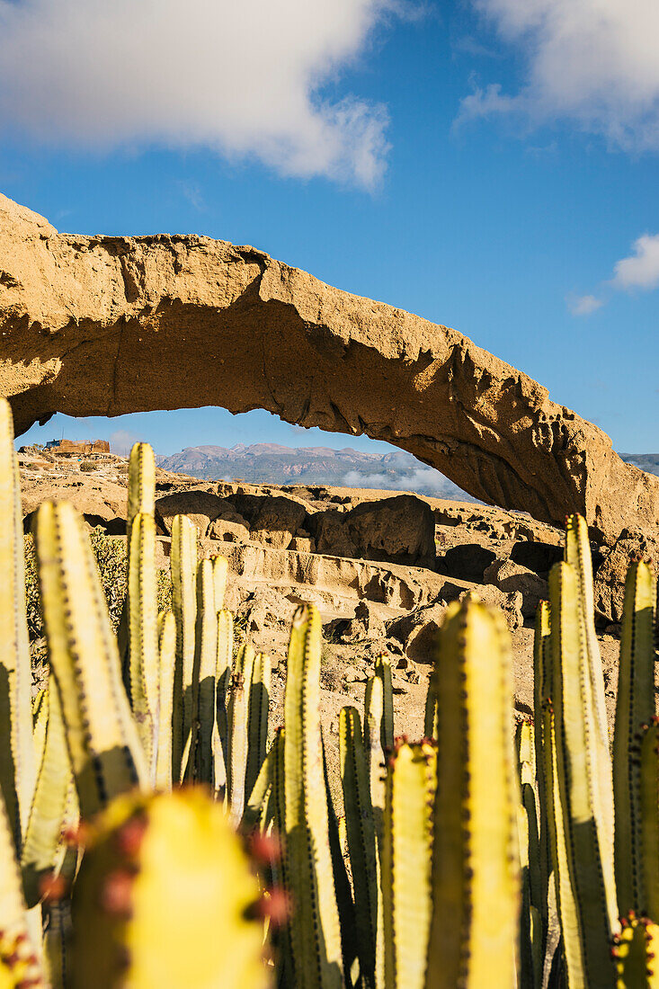 Spanien,Kanarische Inseln,Teneriffa,Santa Cruz de Tenerife,natürliche Formation des vulkanischen Tuffsteins des Arco de Tajao