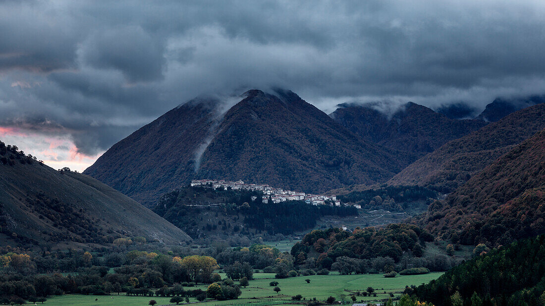 Opi sunrise, national park of abruzzo, lazio e molise, Opi, Abruzzo, italy