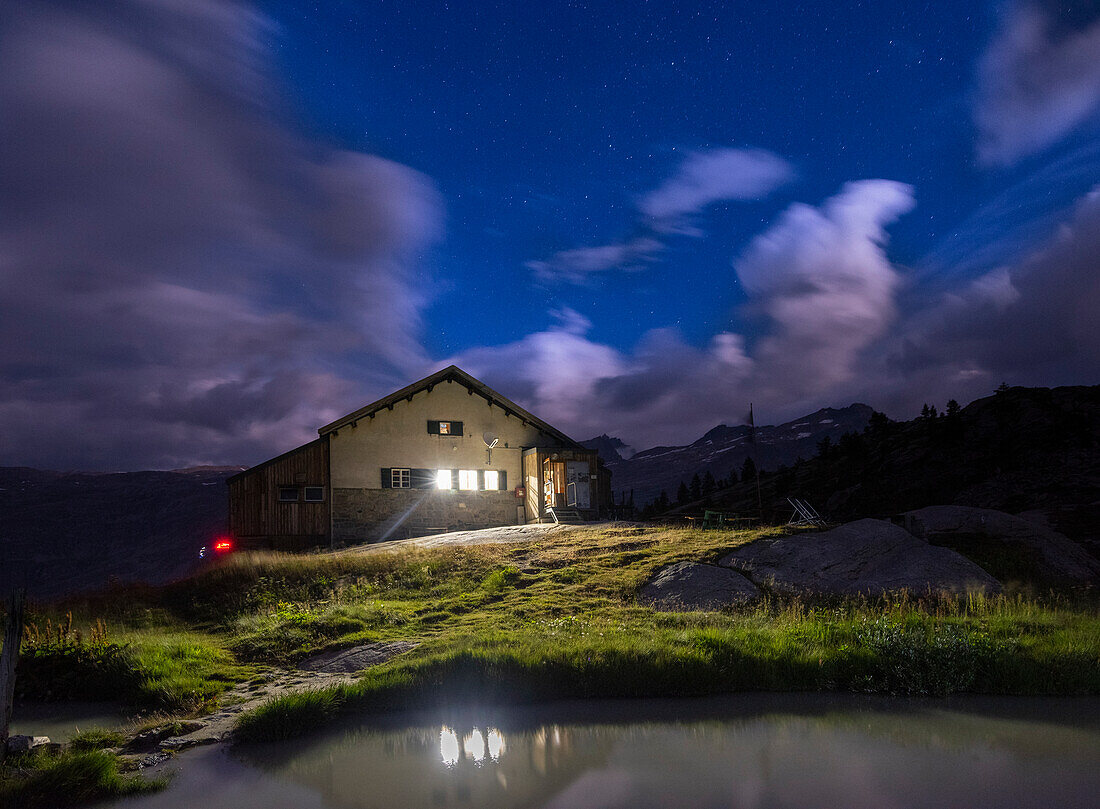 Nacht an der Jervis-Hütte, Valle dell Orco, Nationalpark Gran Paradiso, Provinz Turin, Piemont, Italienische Alpen, Italien