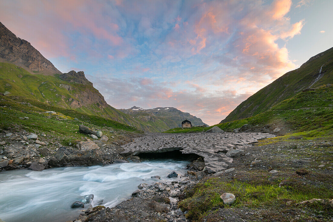 Refuge Bezzi at dawn, Valgrisenche, Vallee d Aoste, Italian alps, Italy