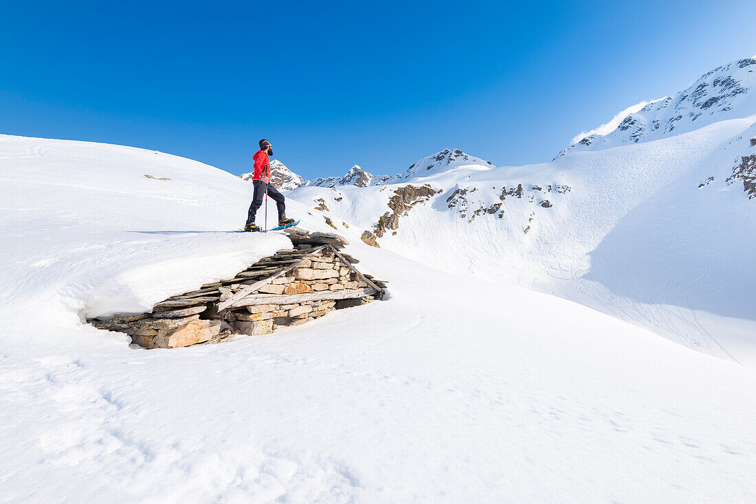 Eine Alm in der Nähe der Porcile-Seen, Val Tartano, Valtellina, Provinz Sondrio, Italienische Alpen, Italien