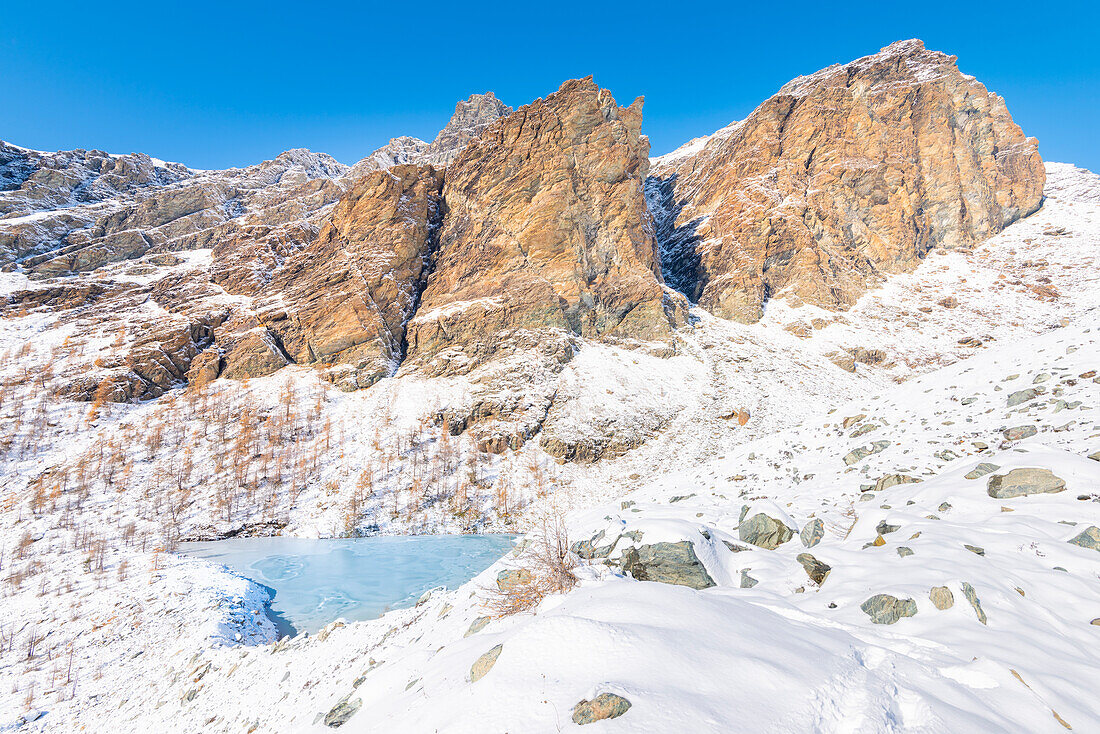 Lago Blu und Rocca di Verra, Val d'Ayas, Aostatal, Italienische Alpen, Italien