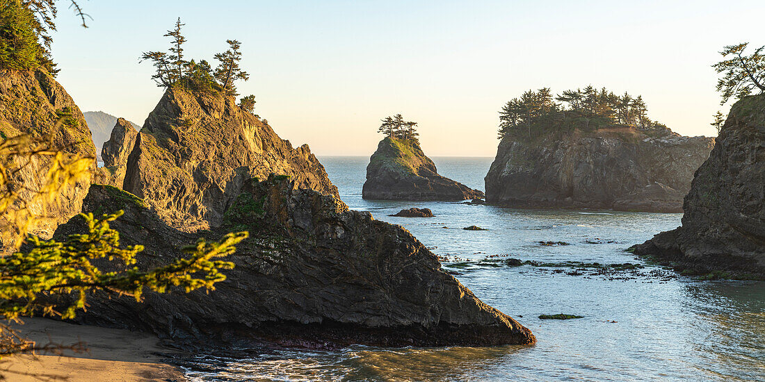 Landschaft am Second Beach, Teil des Samuel H. Boardman Scenic Corridor State Park. Brookings, Landkreis Curry, Oregon, USA.