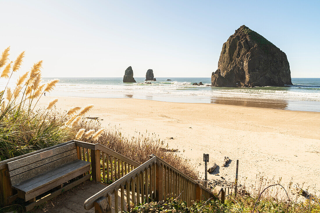 Haystack Rock and The Needles at Cannon Beach, Clatsop county, Oregon, USA.Cannon Beach, Clatsop county, Oregon, USA.