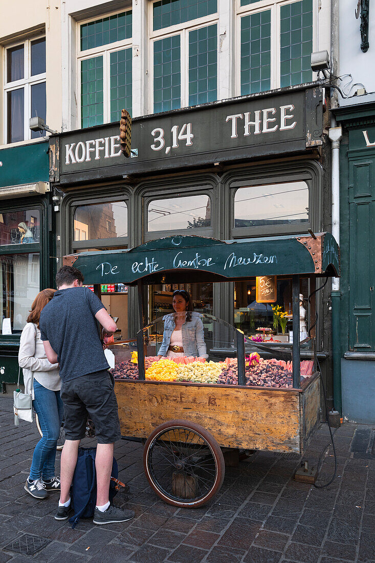 Bonbonverkäufer in Gent (Ostflandern, Flämische Region, Belgien, Europa)