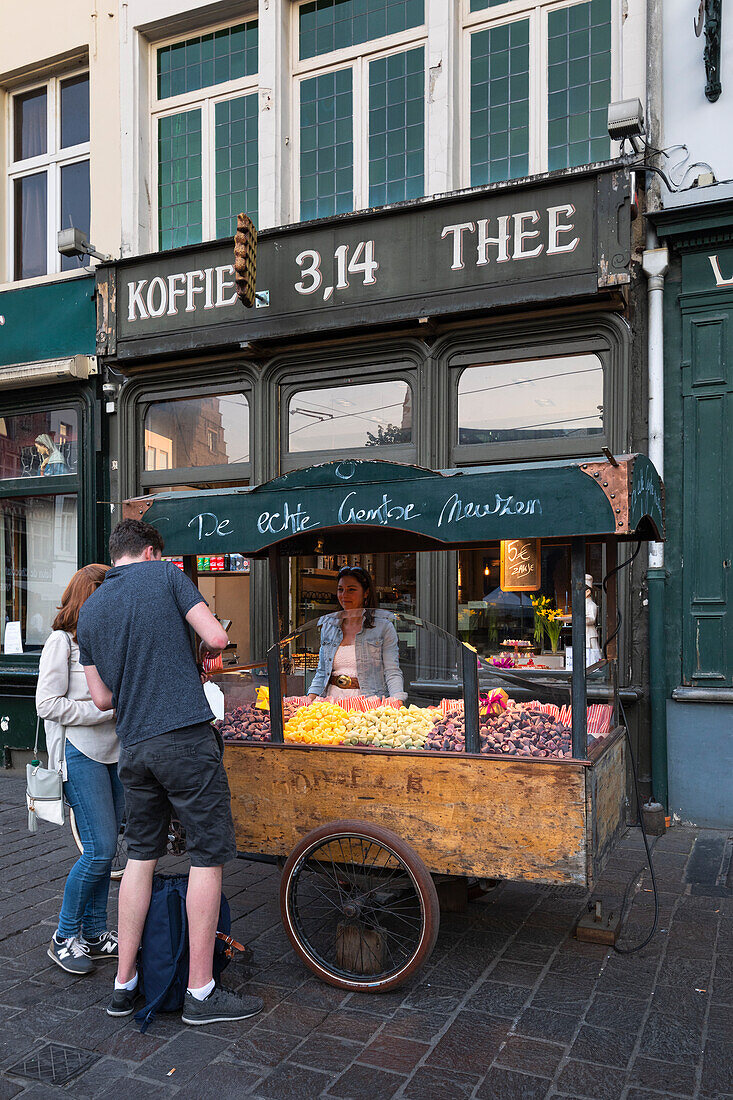 Candies seller in Ghent (East Flanders, Flemish Region, Belgium, Europe)