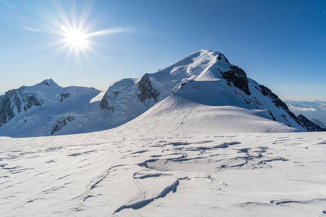 The snow ridge for the summit of Mount Blanc from Dome du Goutier. Dome du Goutier, Mount blanc group, Veny Valley, Aosta valley, ALps, Italy, Europe.