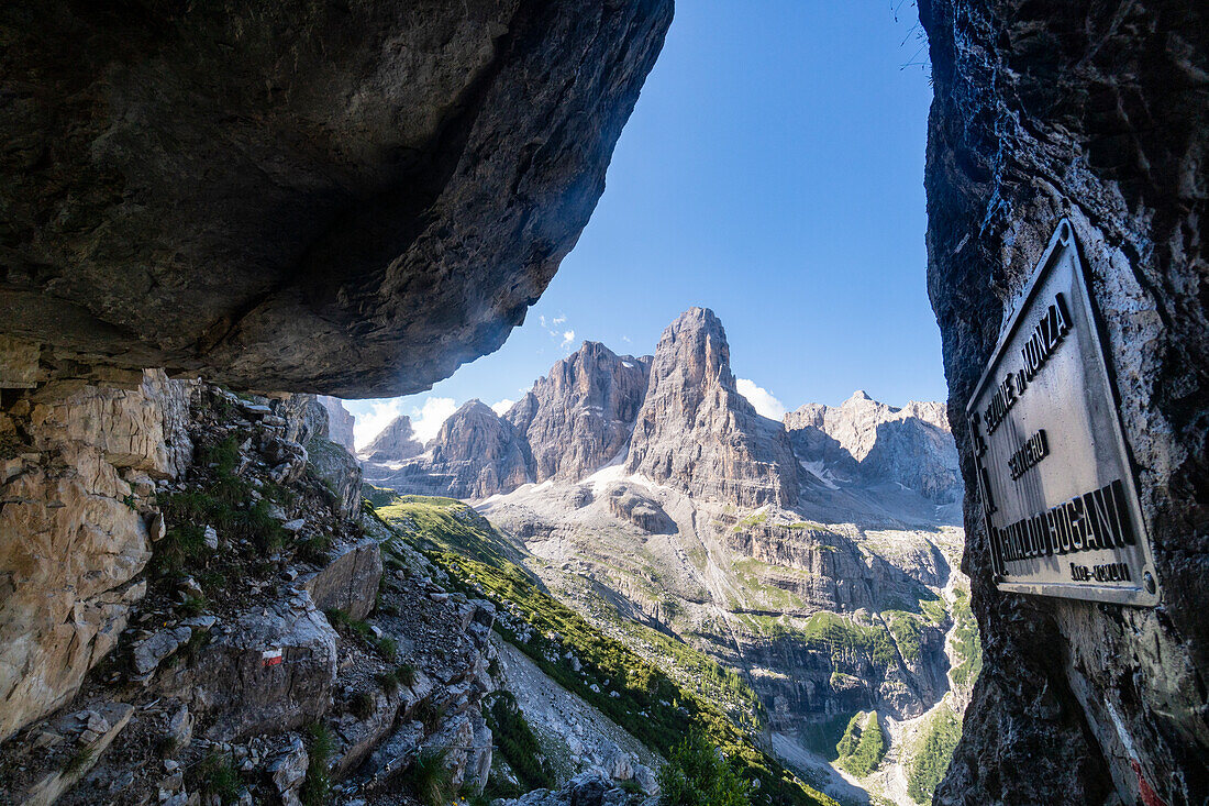 Tosa-Gipfel im Sommer vom Weg zum Rifugio Pedrotti von Madonna di Campiglio, Trentino, Italien.