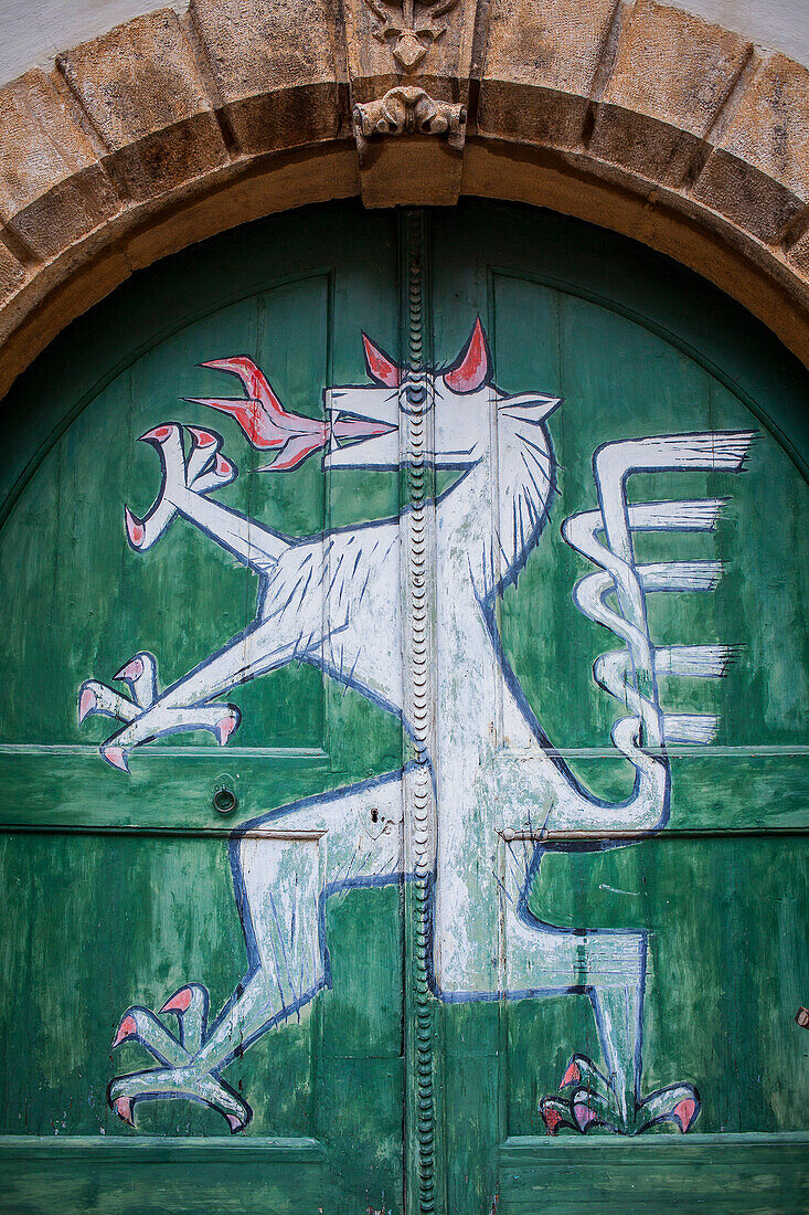 Wappen oder Maskottchen der Stadt. Detail der Tür, Fassade des Landeszeughauses (Zeughaus), vom Landhaushof aus, Graz, Österreich