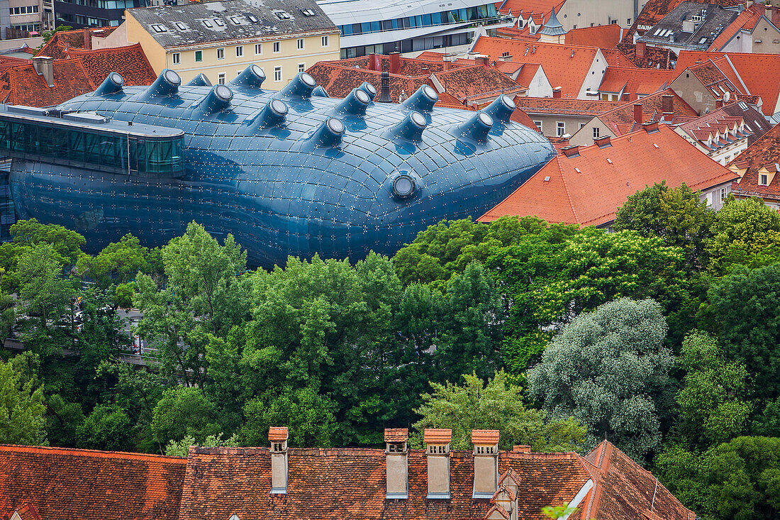 Dächer der Stadt und des Kunsthauses, Grazer Kunstmuseum, Blick vom Schlossberg, Graz, Österreich
