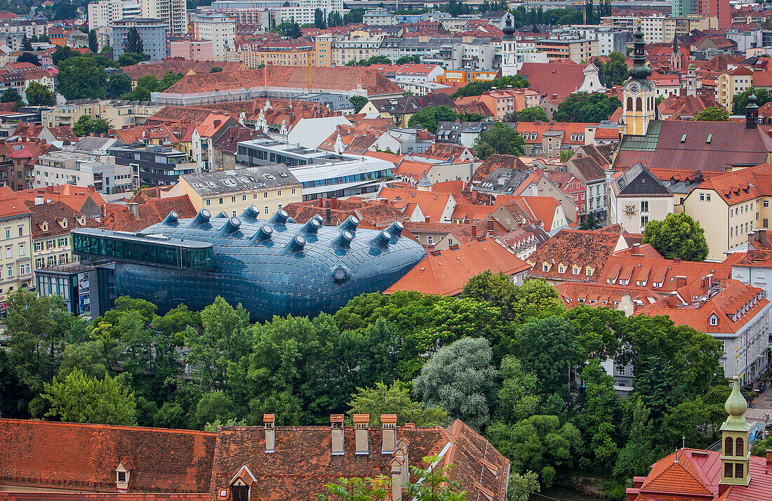 Dächer der Stadt und des Kunsthauses, Kunstmuseum Graz, Blick vom Schlossberg, Graz, Österreich