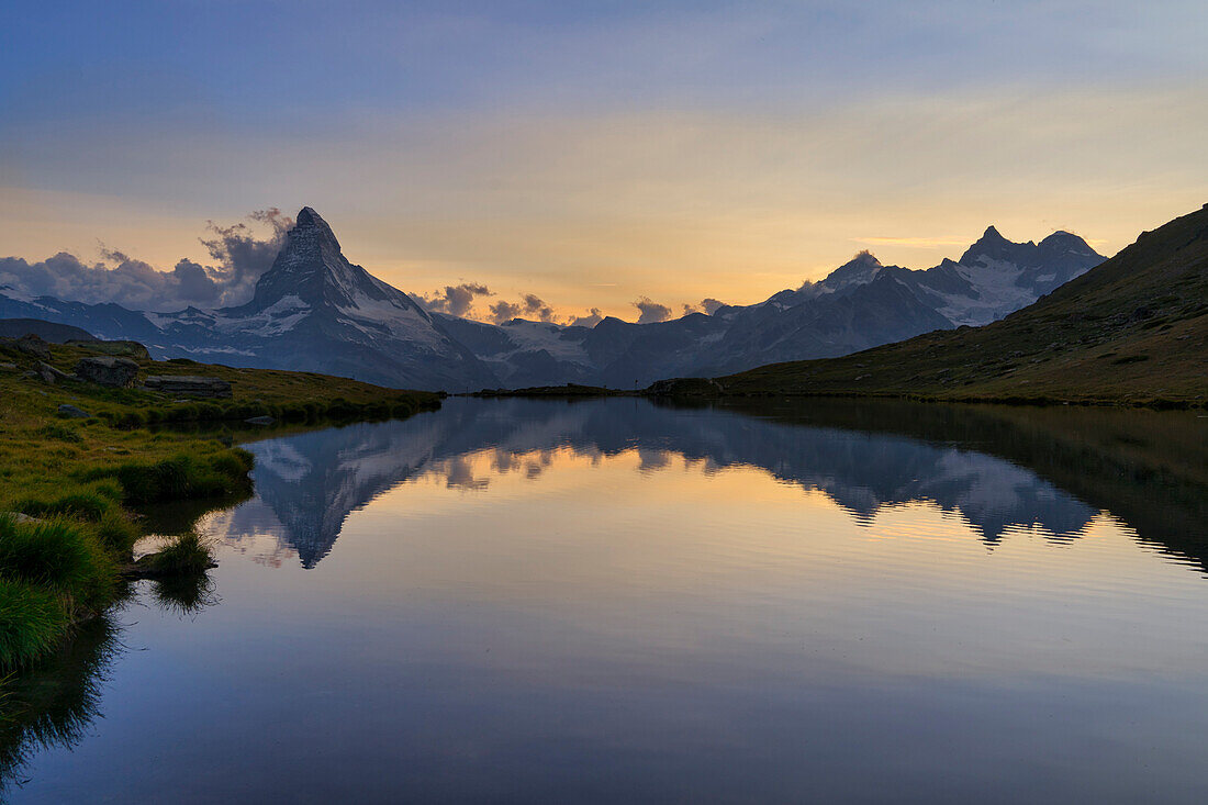 Schweiz, Zermatt, Matterhorn und Stellisee und Sonnenuntergang