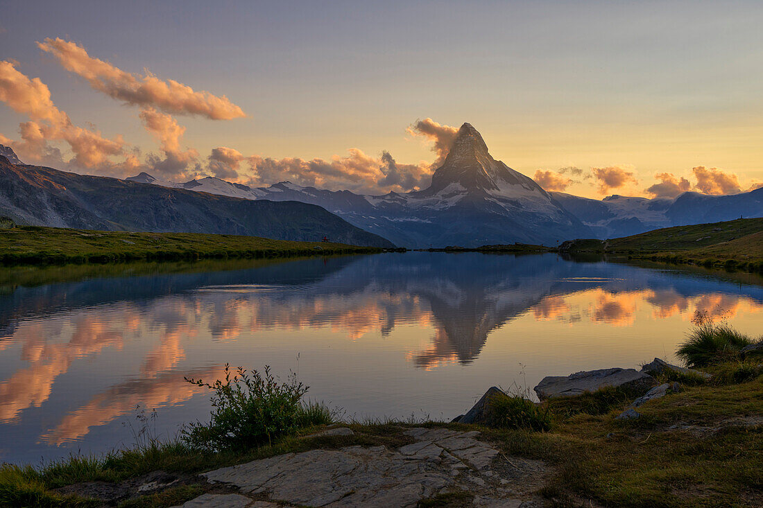 Schweiz, Zermatt, Matterhorn und Stellisee und Sonnenuntergang