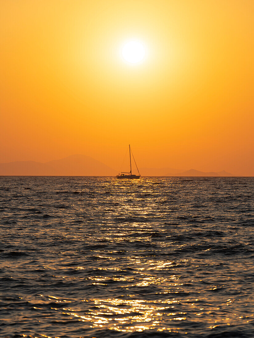 Italy, Tuscany, Punta Ala, Cala Violino, Sail boat at sunset