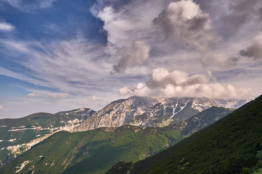 Murelle-Gipfel mit Wolken - Cima delle Murelle - Maiella-Nationalpark - Abruzzen - Italien